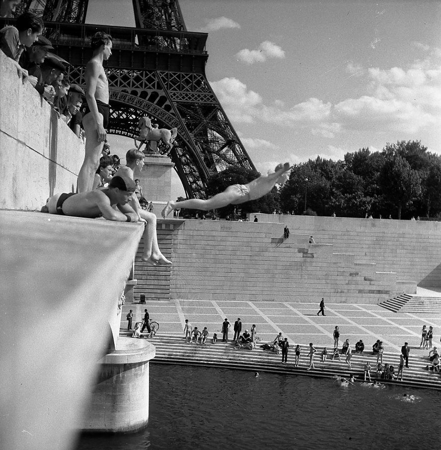 Doisneau (le plongeur du pont d'iéna) 1945